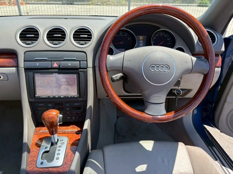 アウディ A4 カブリオレ