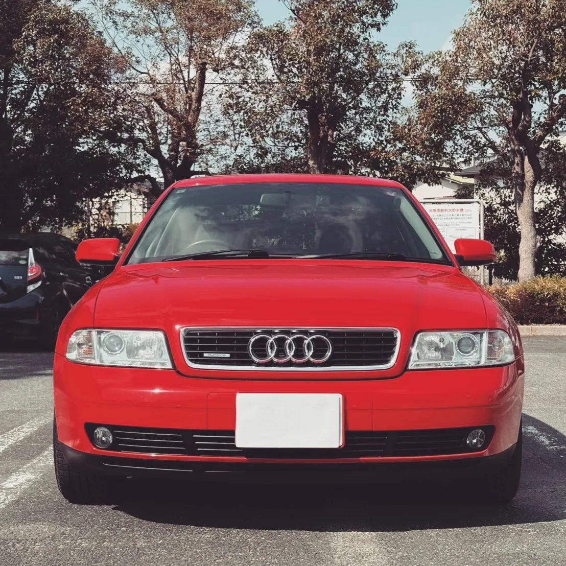 以前弊社が販売したレーザーレッドのアウディA4 B5型が買取...