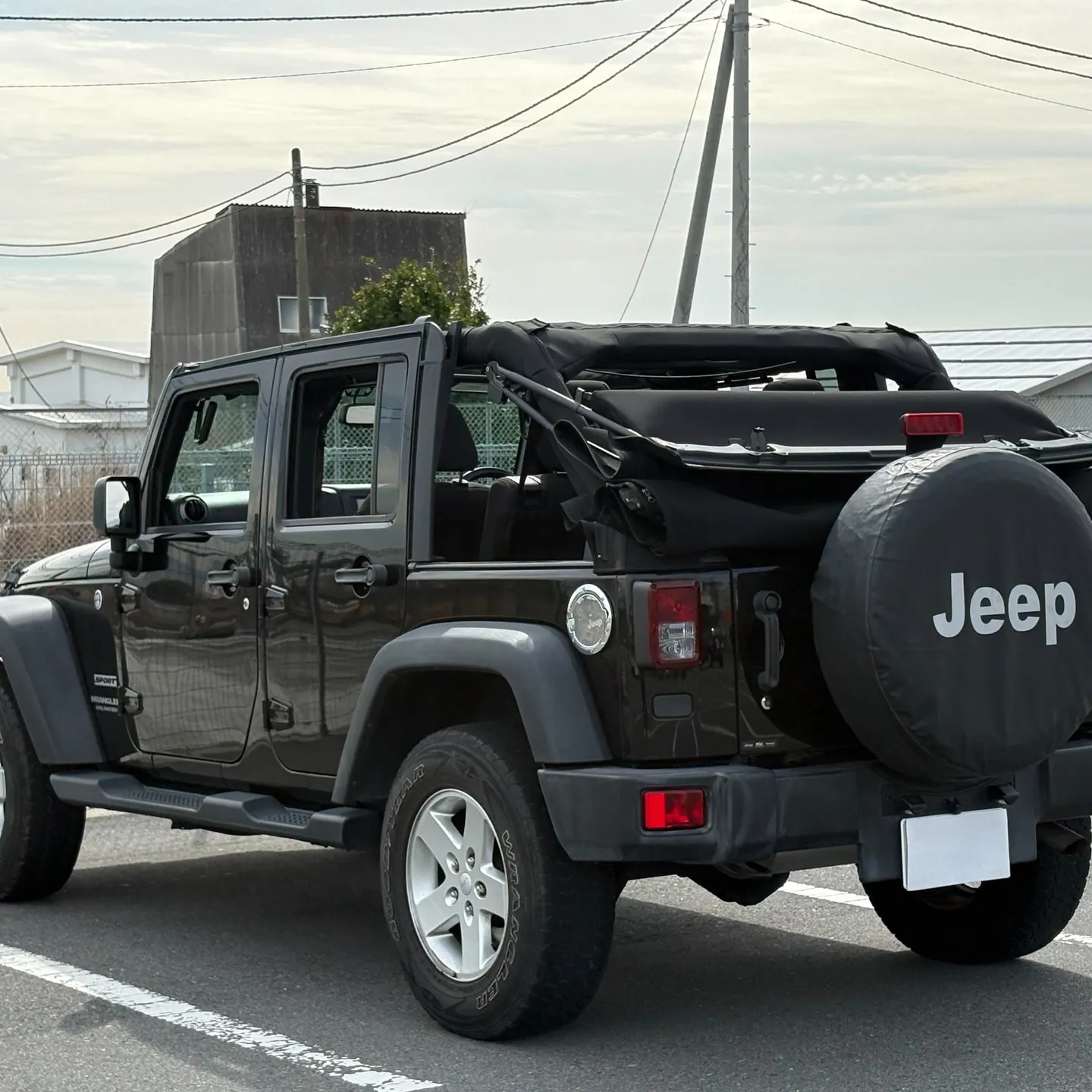 ジープ75周年を記念して75台限定で2016年に発売されたラ...