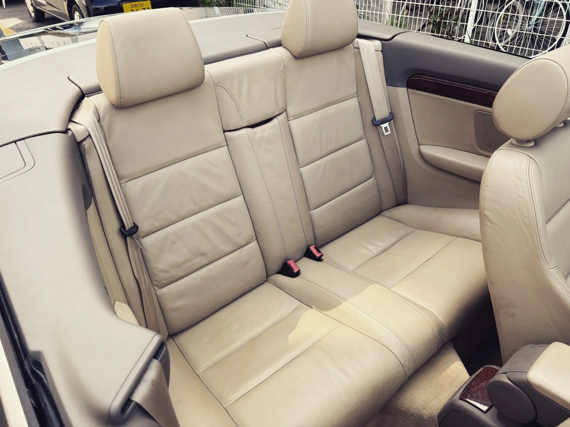 A4カブリオレはそのスタイリッシュなデザインと素敵なカラーリ...