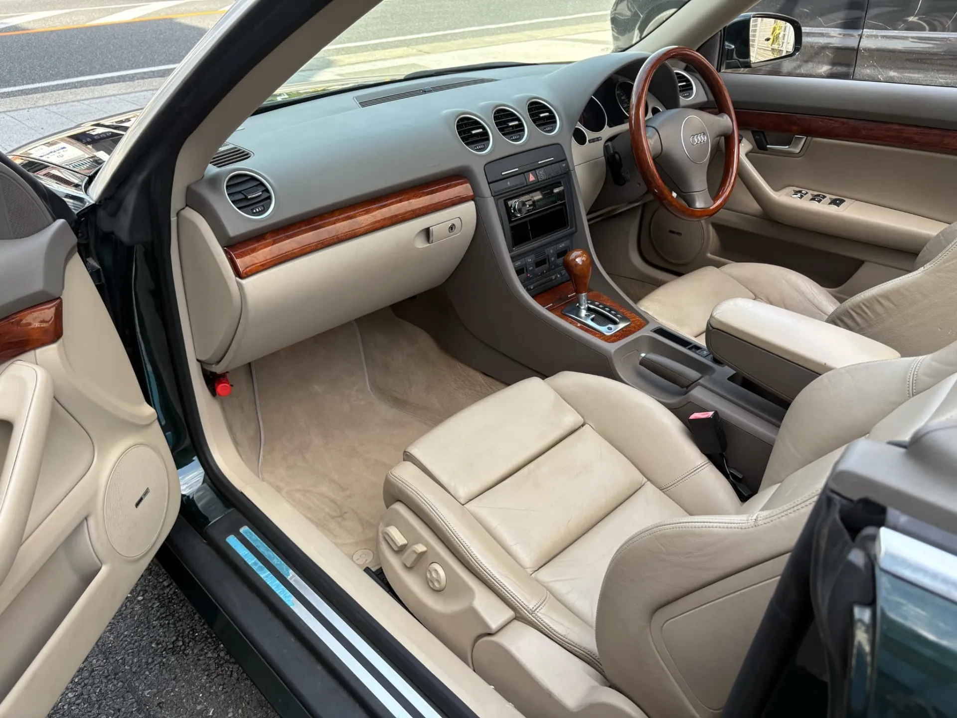 アウディA4カブリオレ（B6/8HBDV）