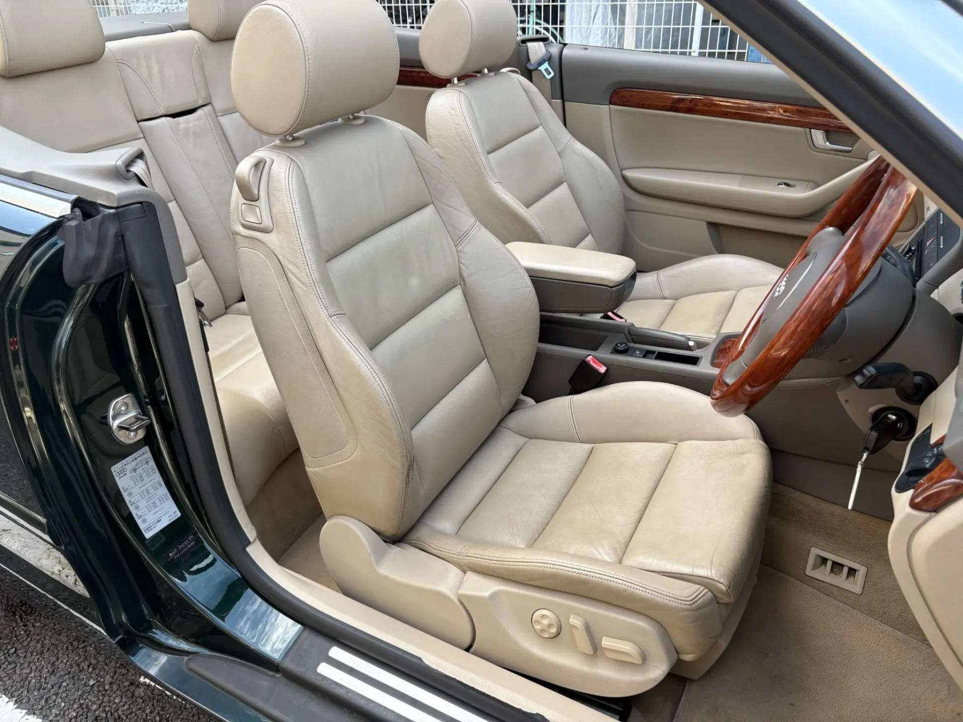 アウディA4カブリオレ（B6/8HBDV）